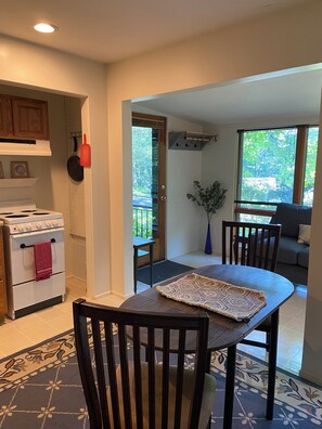 Interior - State College 1 bedroom apartment, 2 miles from Beaver Stadium. (State College)