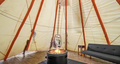 Off grid hike-in Tranquil tipi lodge on mountainside with views