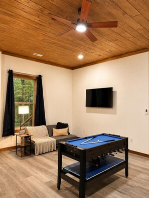 Living area - Beautiful Views in Gatlinburg's Art District (Gatlinburg)