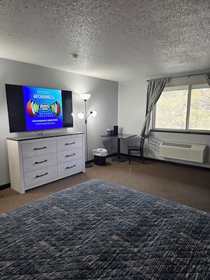 Basic Single Room, City View | Laptop workspace, WiFi (free), bed sheets
