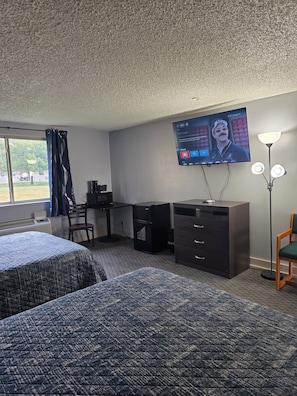 Chambre de base double, vue sur la ville | Espace de travail pour ordinateurs portables, accès au Wi-Fi (inclus)