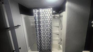 Combined shower/tub, towels, soap, shampoo
