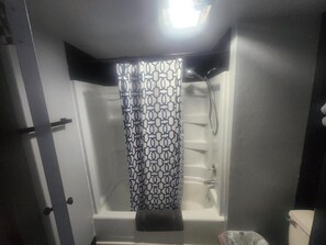 Combined shower/bathtub, towels, soap, shampoo