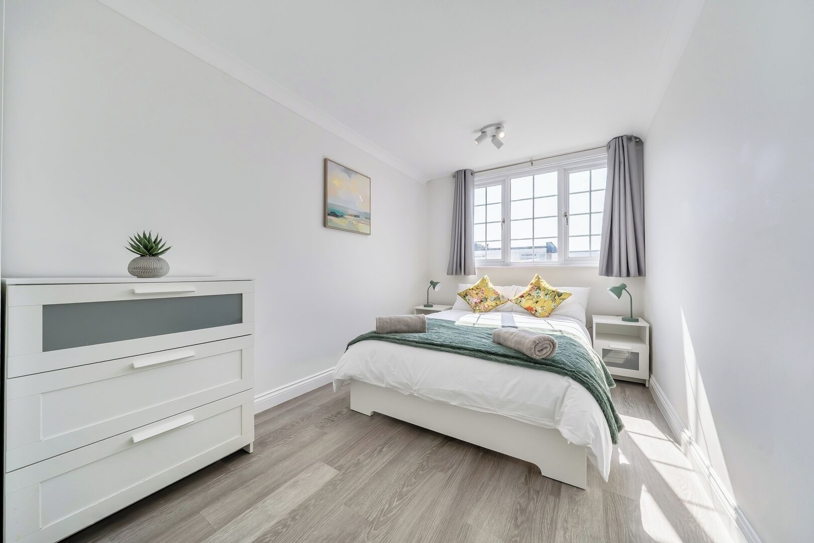 Travel cot, WiFi, bed sheets