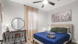 Desk, iron/ironing board, WiFi, bed sheets - Entire Modern House, 5 blocks 2 French Qrtr & Jazz (New Orleans)