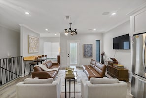 Living area - Entire Modern House, 5 blocks 2 French Qrtr & Jazz (New Orleans)