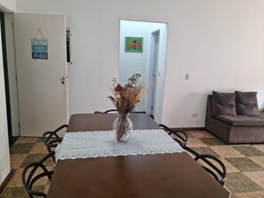 Dining - Apto Confortável em Ubatuba a 4 Min da Praia das Toninhas com Wi-Fi e Garagem (Ubatuba)