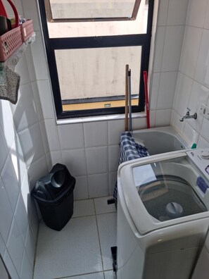 Bathroom - Apto Confortável em Ubatuba a 4 Min da Praia das Toninhas com Wi-Fi e Garagem (Ubatuba)