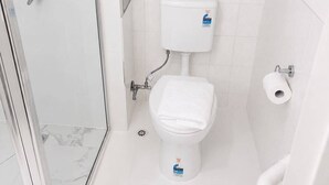A modern bathroom with a toilet, bidet, and shower. - Twin room hobart central (Hobart)