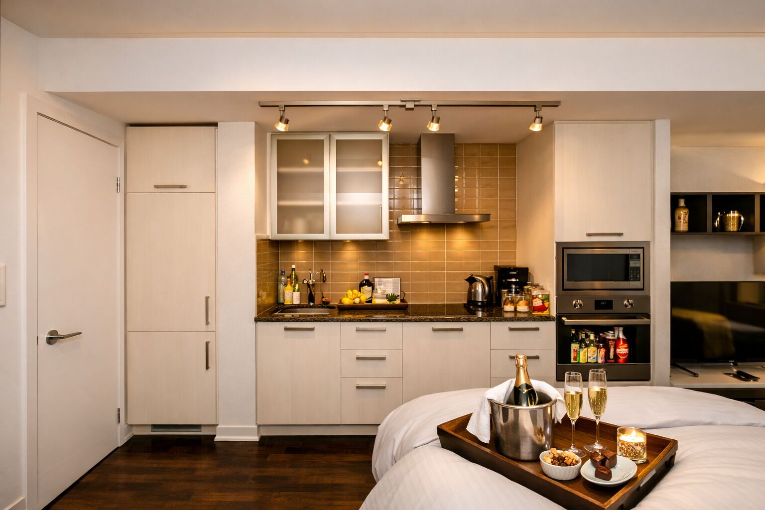 Suite monolocale Standard, vista città | Cucina privata | Frigorifero, microonde, forno, piano cottura