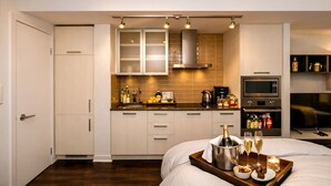 Suite studio Standard, vue sur la ville | Cuisine privée