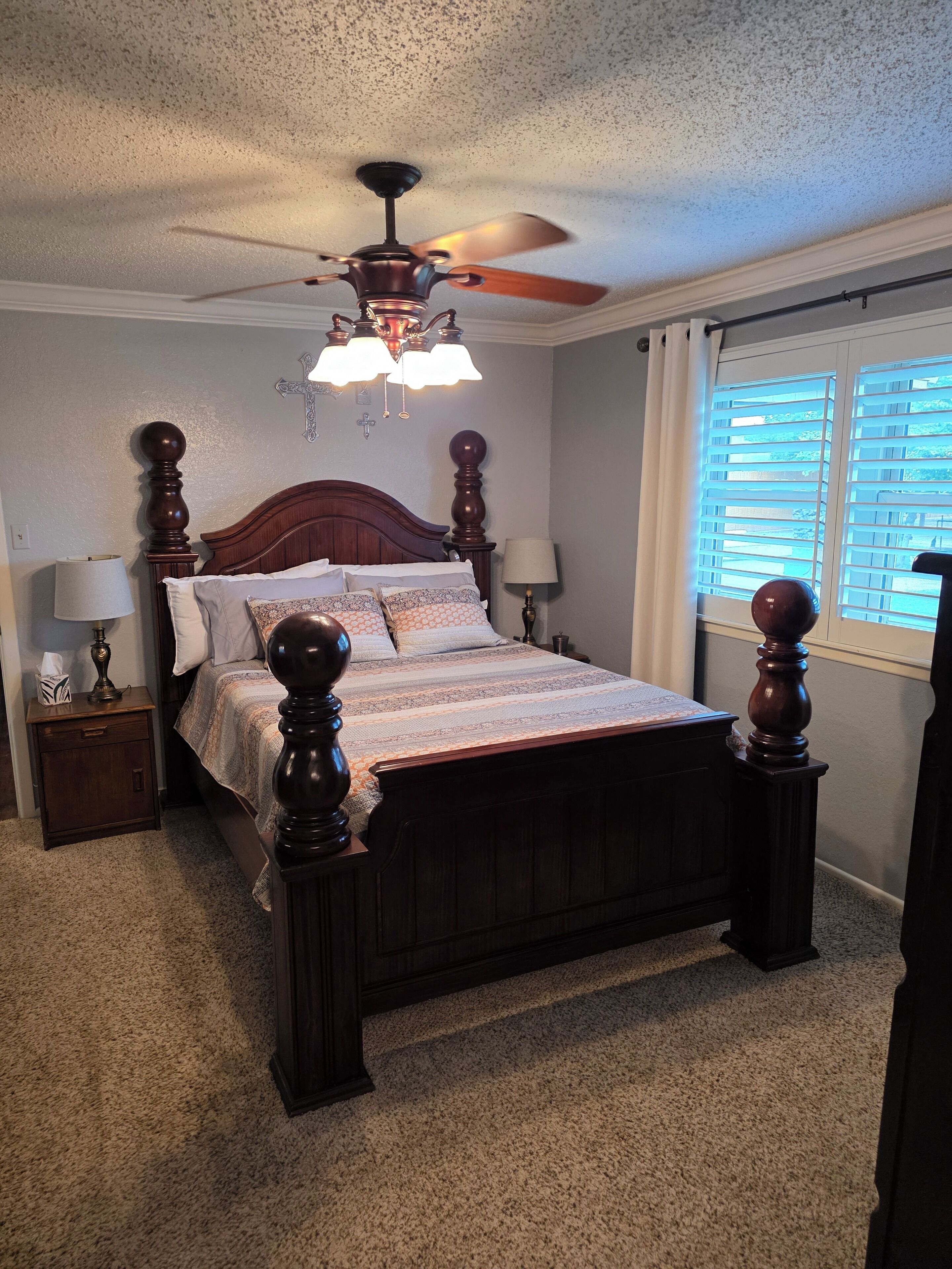 3 bedrooms, iron/ironing board, WiFi (free), bed sheets
