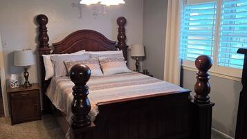 3 bedrooms, iron/ironing board, WiFi (free), bed sheets