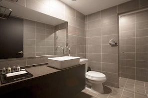 Royal-Suite, Meerblick | Badezimmer | Dusche, Haartrockner, Handtücher, Seife
