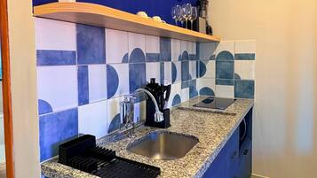 Apartment, Balcony, Garden View | Private kitchen