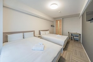 A hotel room with two beds, a desk, and a chair. - LIVIN Osaka Nanbaminami (Naniwa-ward,  Ebisuhonmachi)