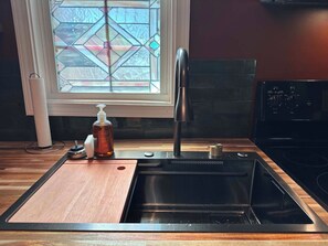 Private kitchen - FOX DEN COTTAGE (Cleveland)