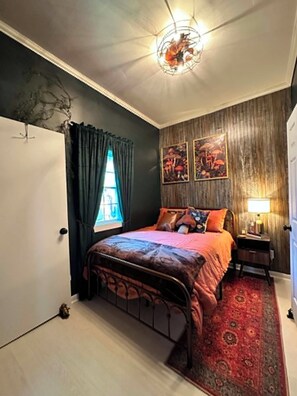 Iron/ironing board, WiFi, bed sheets - FOX DEN COTTAGE (Cleveland)