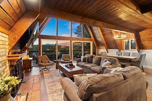 Living area - Peaks View A-Frame: Hot Tub, Trails, A/C, andEV Charger (Flagstaff)