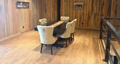 Rustic 4 bedroom 3 bath cabin in Winston new build modern amenities