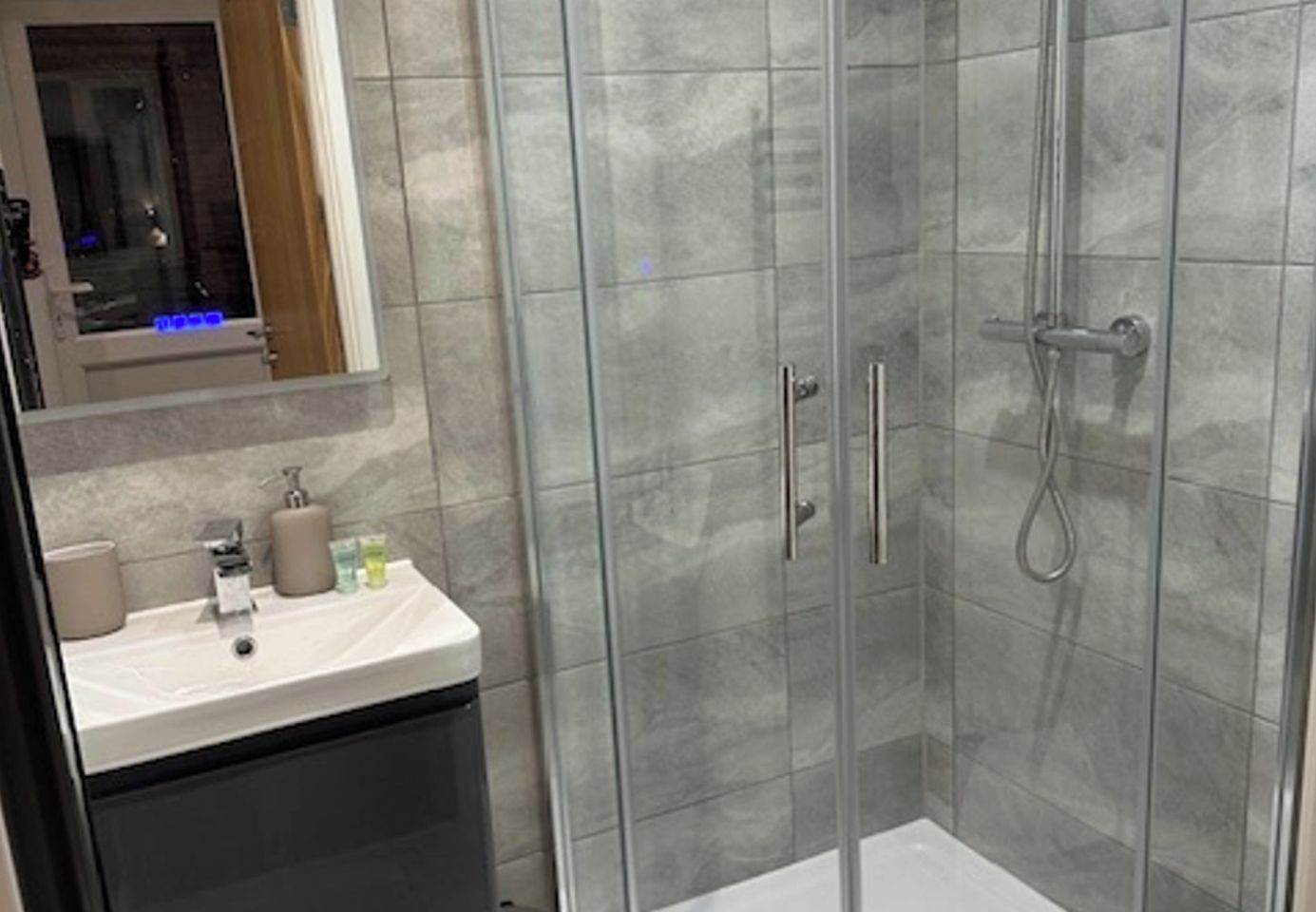 Shower, towels