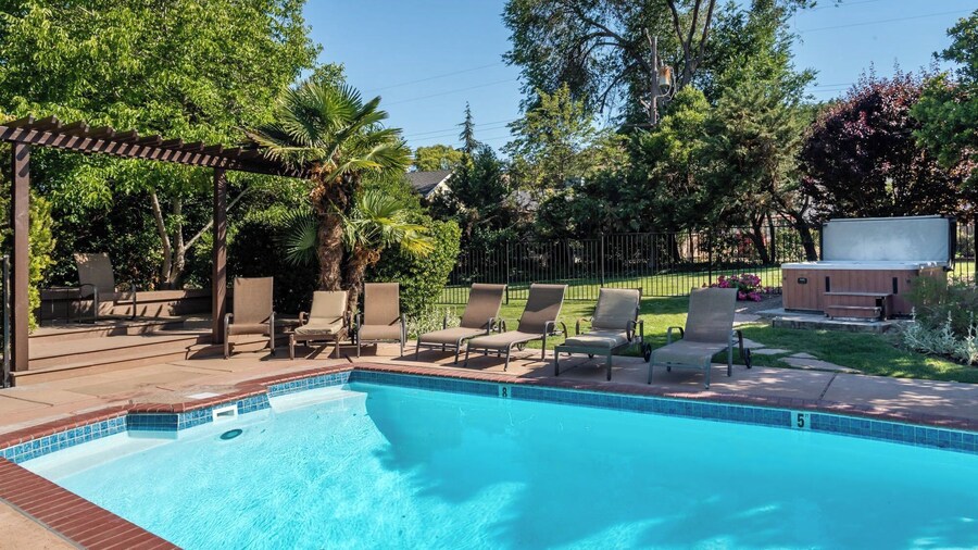 Merry Hill by Avantstay Pool + BBQ + Chef's Kitchen Downtown Paso Robles