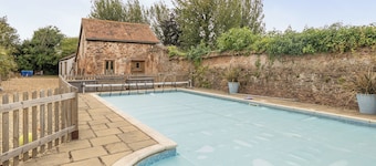 1 Bed Barn - Sleeps 2 - Pool - Garden - Bbq