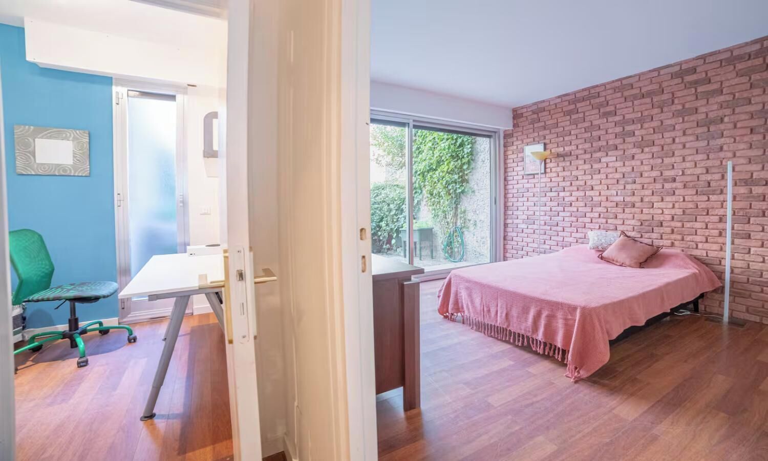 2 bedrooms, in-room safe, desk, iron/ironing board