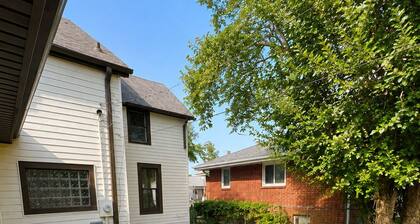Spacious 5-bedroom house with AC in beautiful Bellevue