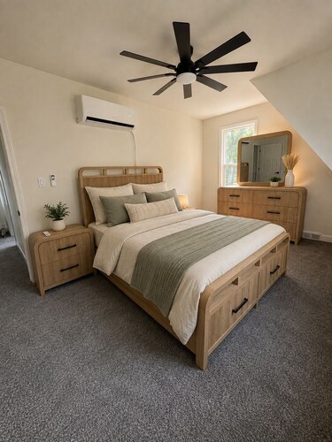 Spacious 5-bedroom house with AC in beautiful Bellevue