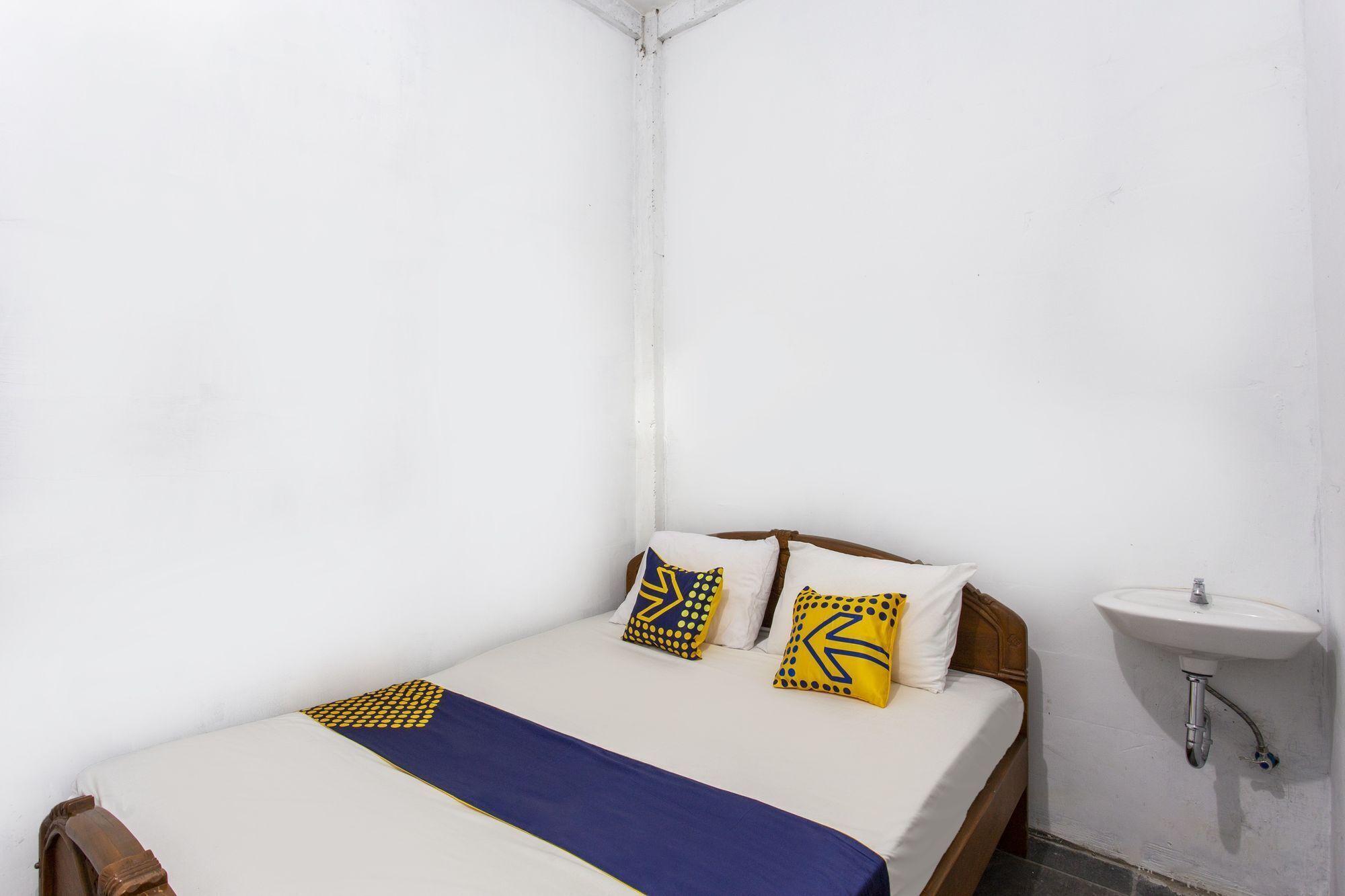 Kamar Double Standar | Meja kerja, Wi-Fi gratis, dan seprai linen