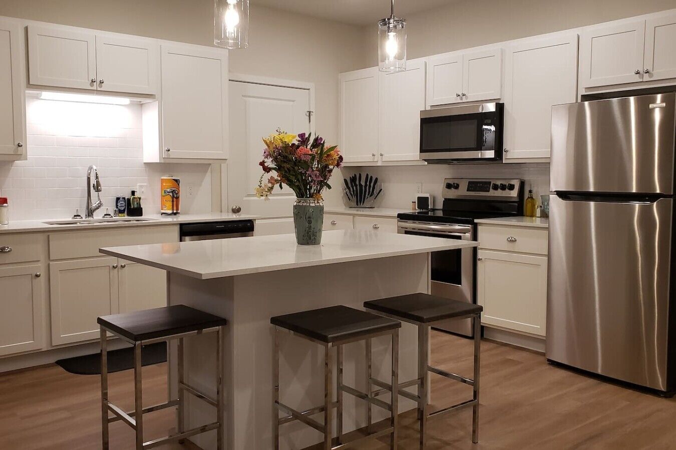 Coffee/tea maker, fridge, microwave, oven