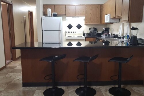 Husky House! Apt for your group 1.5 mi from Campus