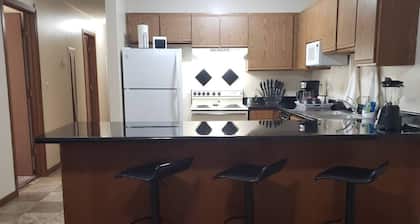 Husky House! Apt for your group 1.5 mi from Campus