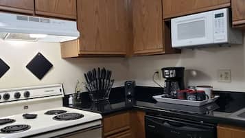 Coffee/tea maker, fridge, microwave, oven