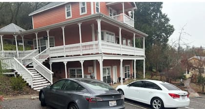 Sleeps 15! Pool, Hot Tub & Sauna.Walk to Downtown