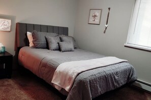 Desk, iron/ironing board, WiFi, bed sheets