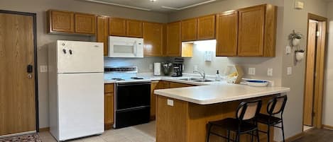 Coffee/tea maker, fridge, microwave, oven