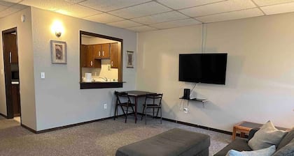 *Roomy Quiet Apartment* See Monthly Discount