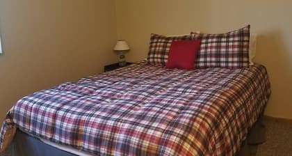 *Roomy Quiet Apartment* See Monthly Discount