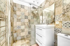 Bathroom - GuestReady - Apt Spacious for 6 with Pool table (Paris 09 Opéra)