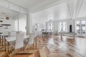 Dining - GuestReady - Apt Spacious for 6 with Pool table (Paris 09 Opéra)