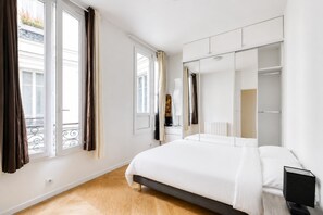 Room - GuestReady - Apt Spacious for 6 with Pool table (Paris 09 Opéra)