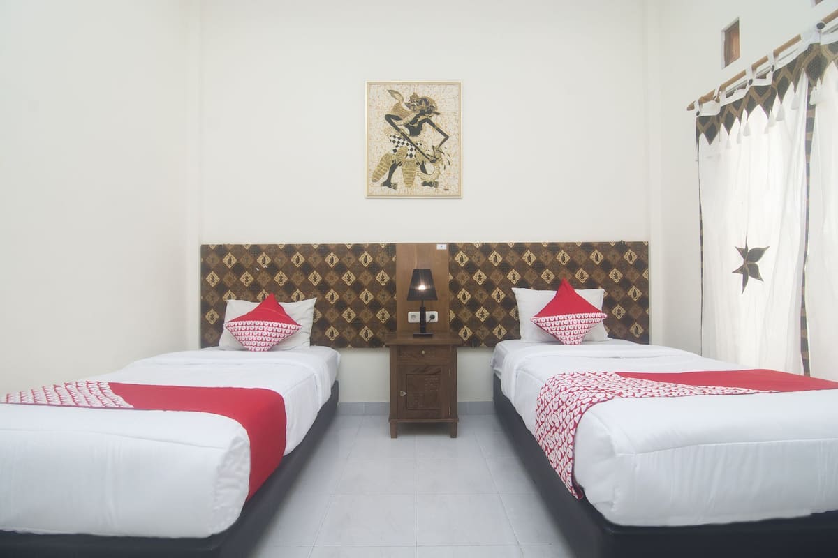 Deluxe Twin Room | Desk, free WiFi, bed sheets