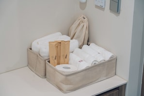 Suite reial | Bany | Dutxa, assecador de cabells, tovalloles i xampú