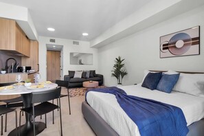 Laptop workspace, free WiFi, bed sheets - Miami Luxe Suites (Miami)