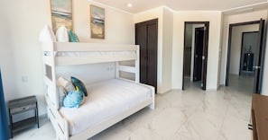 Ferros/tábuas de passar roupa, Wi-Fi, roupa de cama