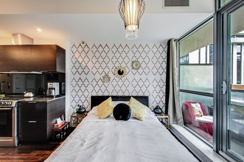 🌿|| Cozy+Stylish Suite ||🍄 PRIME Entertainment District @ Spadina & King West!
