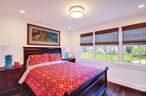 Bonnet Shores Beach Home- 3 Min Walk to Beach!