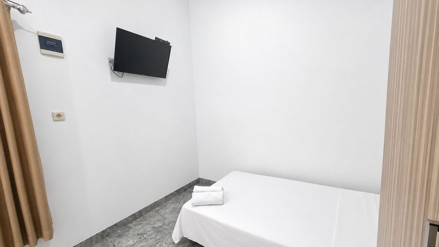 Hotel O near Mitra Plumbon Hospital